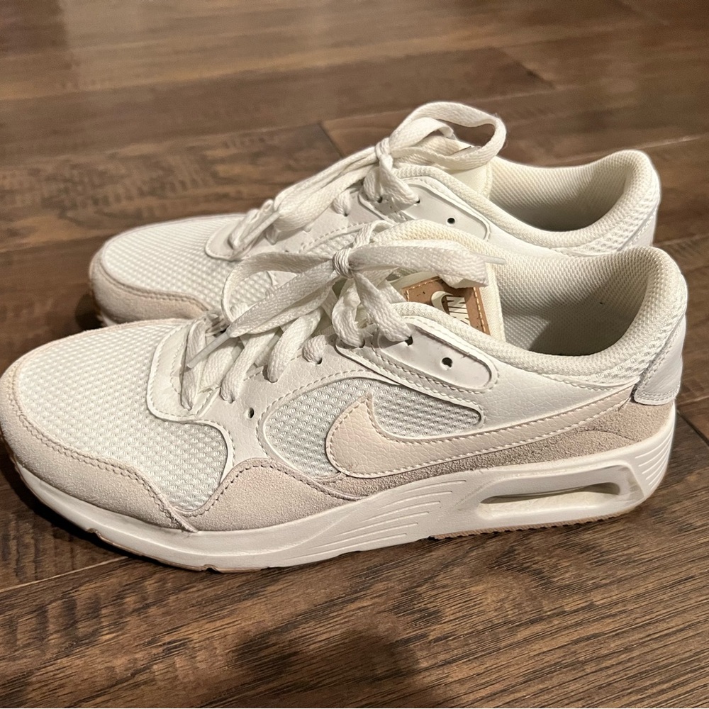 Nike women’s air max tennis shoes Size 9